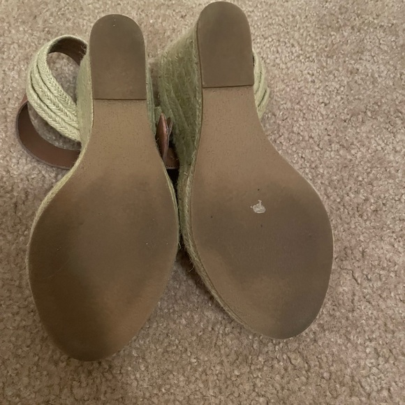 Steve Madden “Wade T Strap” Leather Wedges - Picture 2 of 3